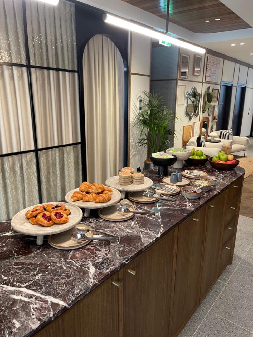 فندق 202 Elizabeth سيدني المظهر الخارجي الصورة A buffet at a hotel