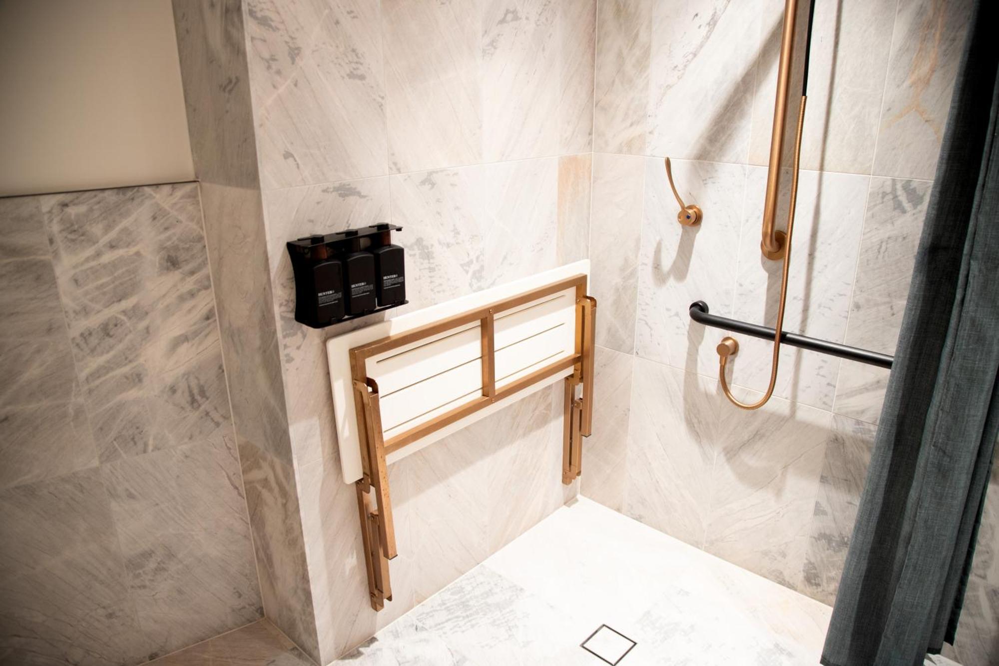 فندق 202 Elizabeth سيدني المظهر الخارجي الصورة A shower seat